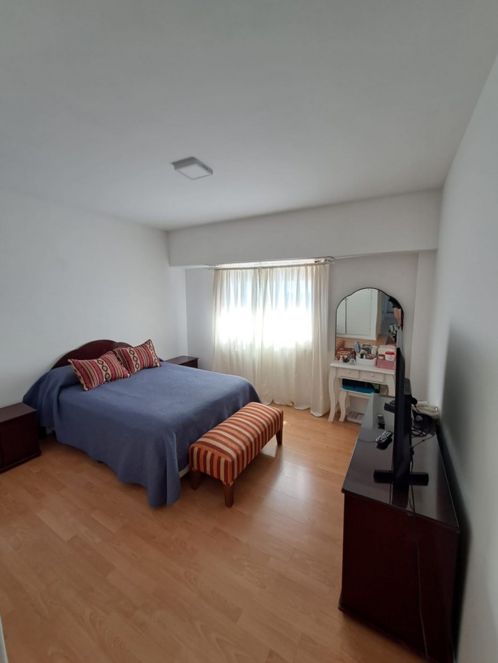 Departamento 3 ambientes con espacio de cochera