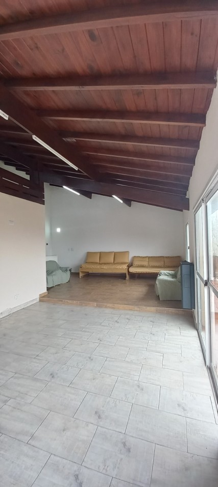 Casa 3 ambientes en PH, con parque y terraza